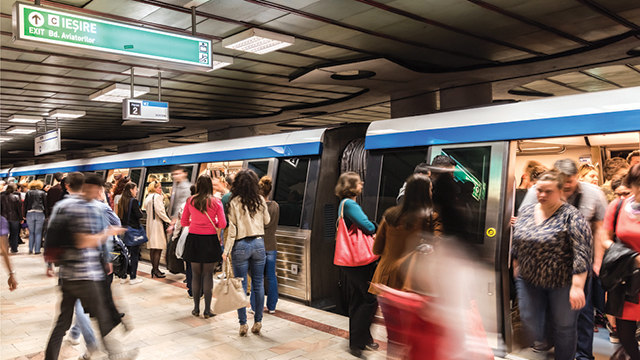 Revoltă la metroul din București: 11.500 de oameni au semnat deja o petiție