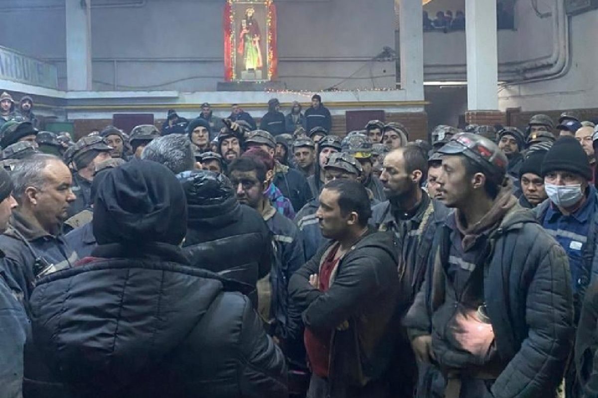 Minerii din Vulcan, Lupeni și Livezeni, protest spontan