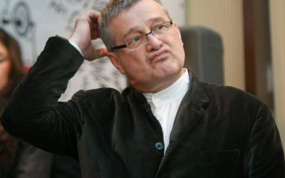 FOTO Tragedie pentru Mircea Dinescu: Celebrul său cămin din Cetate, mistuit de flăcări
