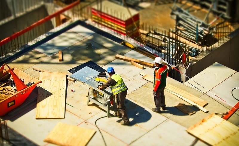 Criză în construcții: Zeci de companii se așteaptă la scăderi în 2026