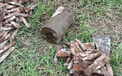 Localnic din Harghita, speriat de-o descoperire șocantă: Muniții vechi în curte