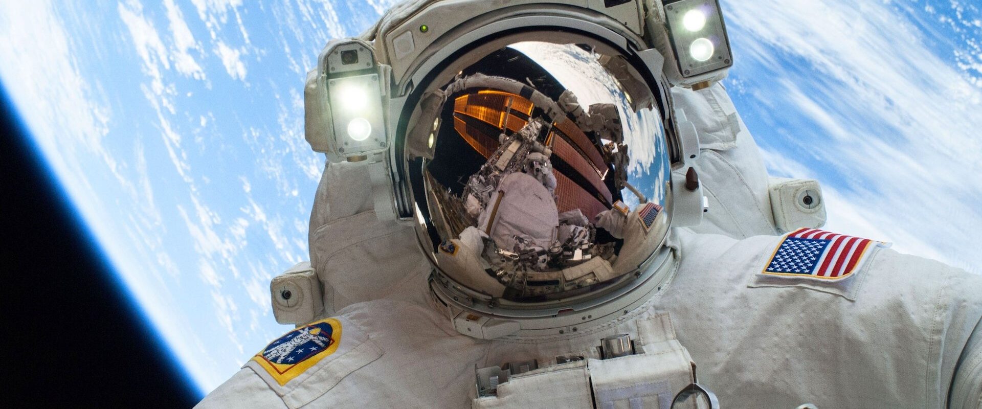 Orion trece pe lângă lună: NASA transmite evenimentul pe netflix și YouTube