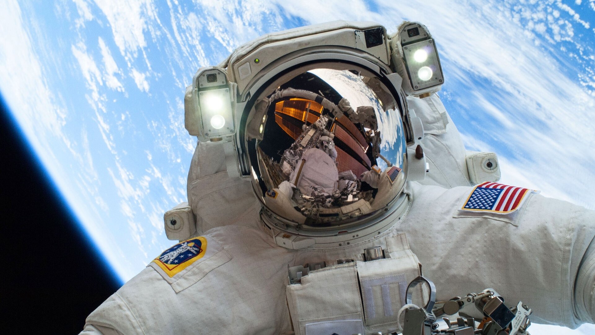 Orion trece pe lângă lună: NASA transmite evenimentul pe netflix și YouTube