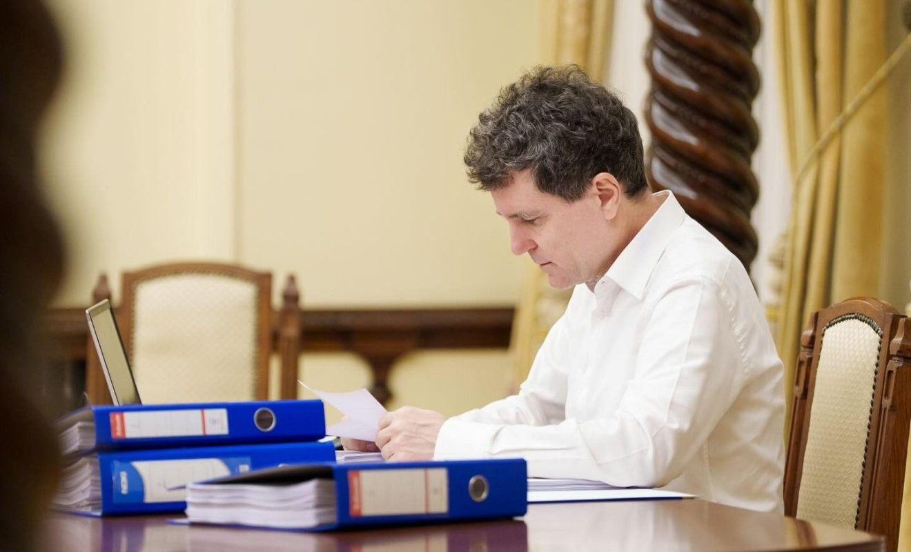 Maghiarii, solidari: Nicușor Dan, felicitări de la Magyar Peter