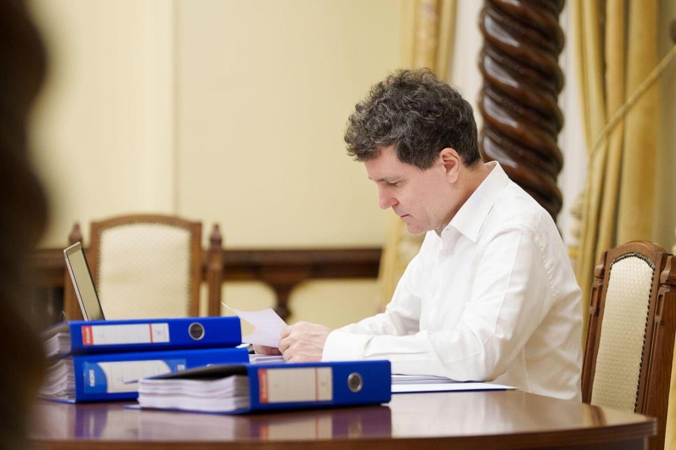Maghiarii, solidari: Nicușor Dan, felicitări de la Magyar Peter
