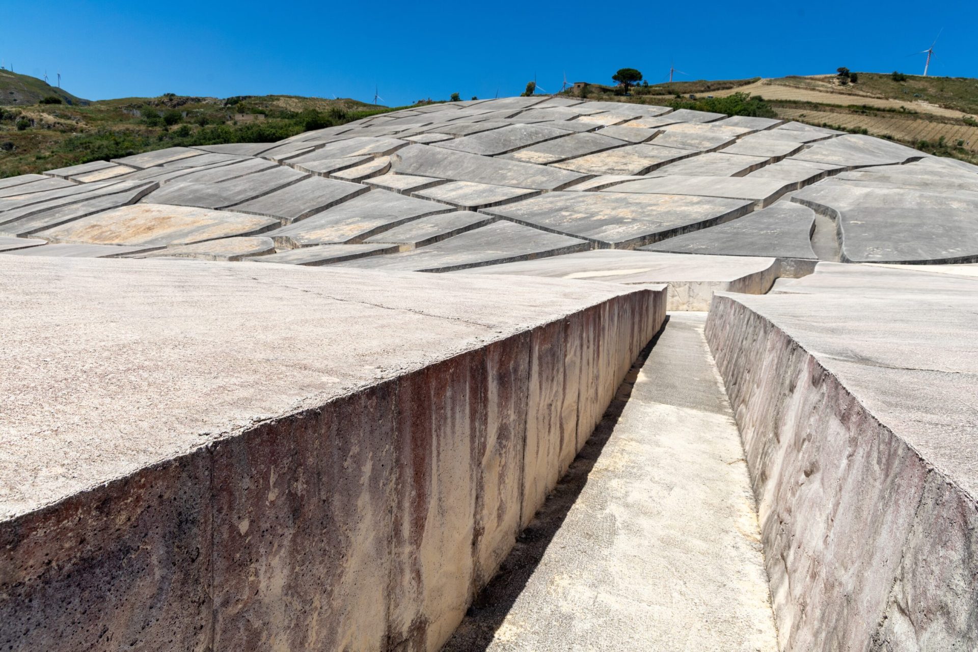 Orașul de beton, „Pompeii modern”, devine artă contemporană șocantă