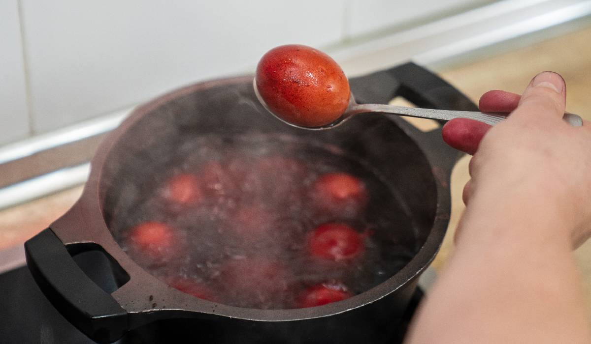 Ai ouă de Paște în exces? Cum le poți păstra ca să nu le arunci