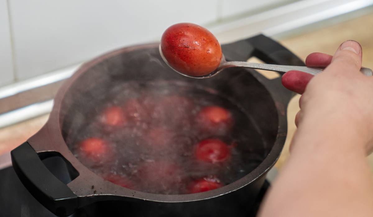 Piatră în stomac după Paște: Semnul clar că ai mâncat prea multe ouă