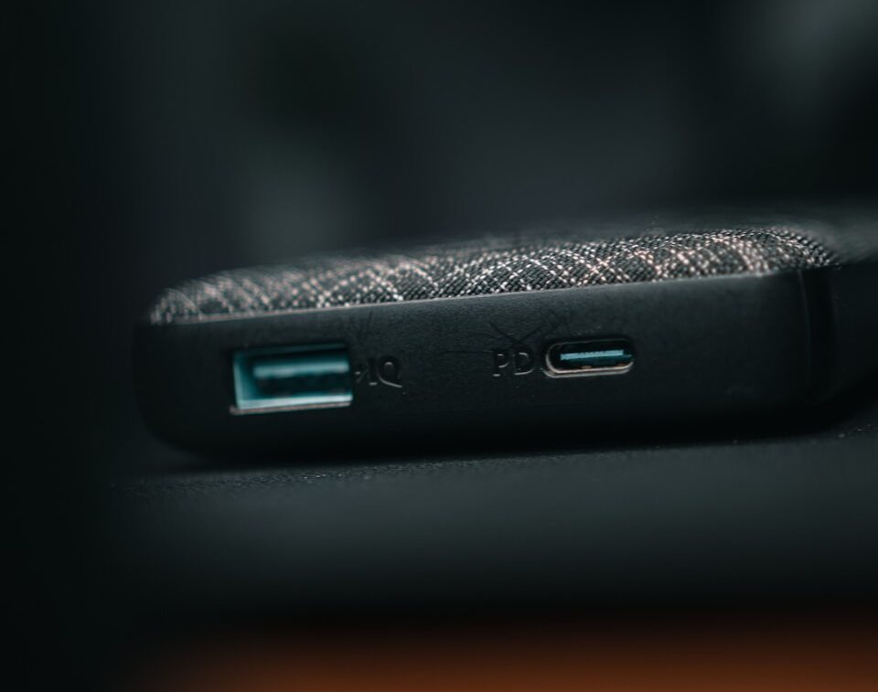 Japonia interzice bateriile portabile pe avioane din 24 aprilie