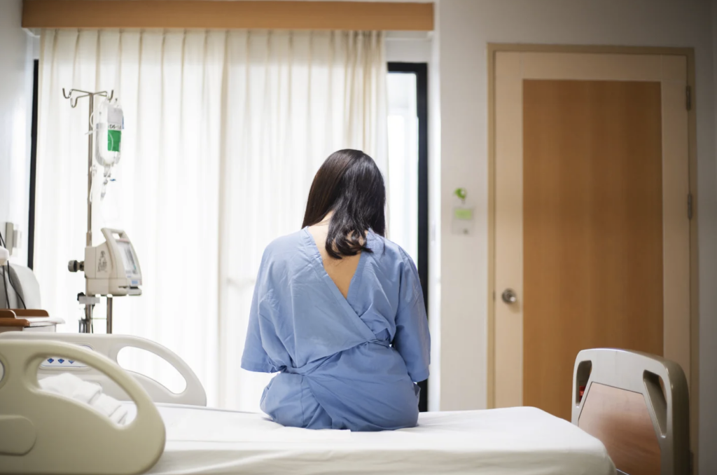 Recuperarea postoperatorie: Plimbarea rapidă reduce zile de spitalizare în România