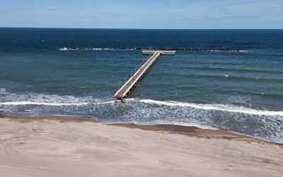 Mamaia: Pasarela prăfuită stă închisă de 6 ani. Primăria Constanța amână reabilitarea