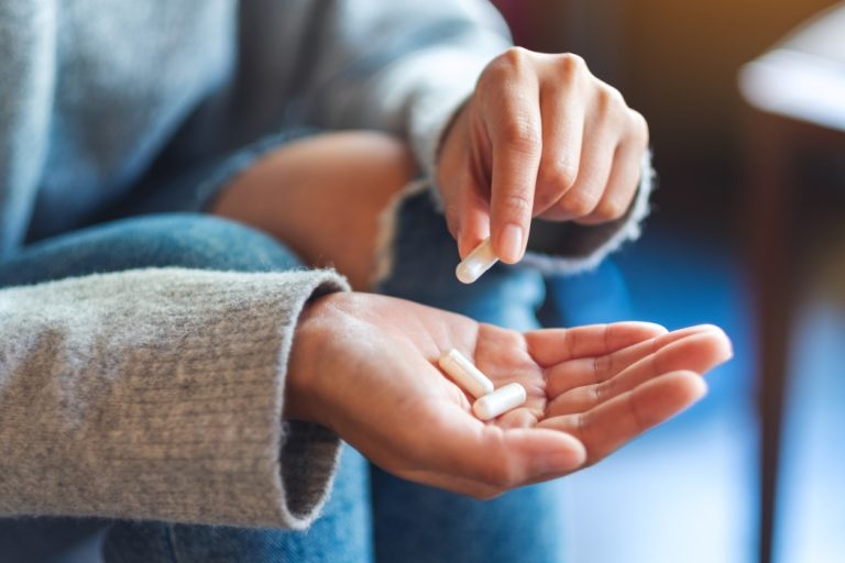 Alimente „banale” care pot strica tratamentul. Atenție ce mănânci când iei pastile!