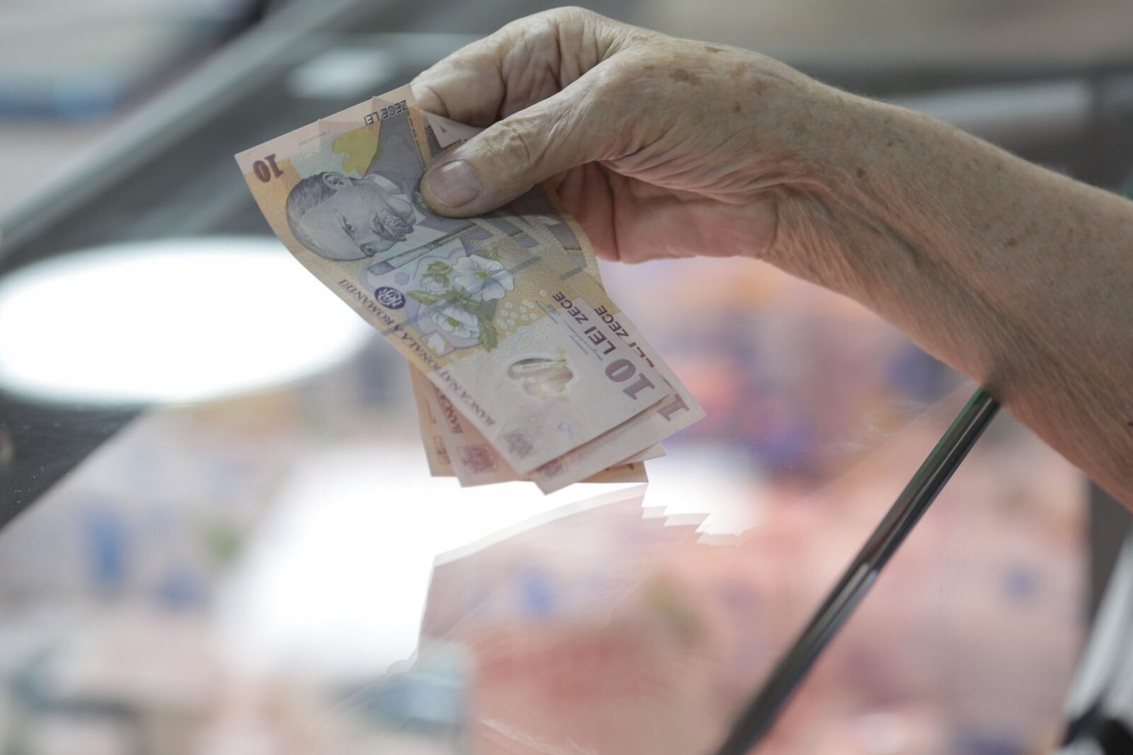 Puterea de cumpărare a pensiilor în România, în picaj: Datele Eurostat