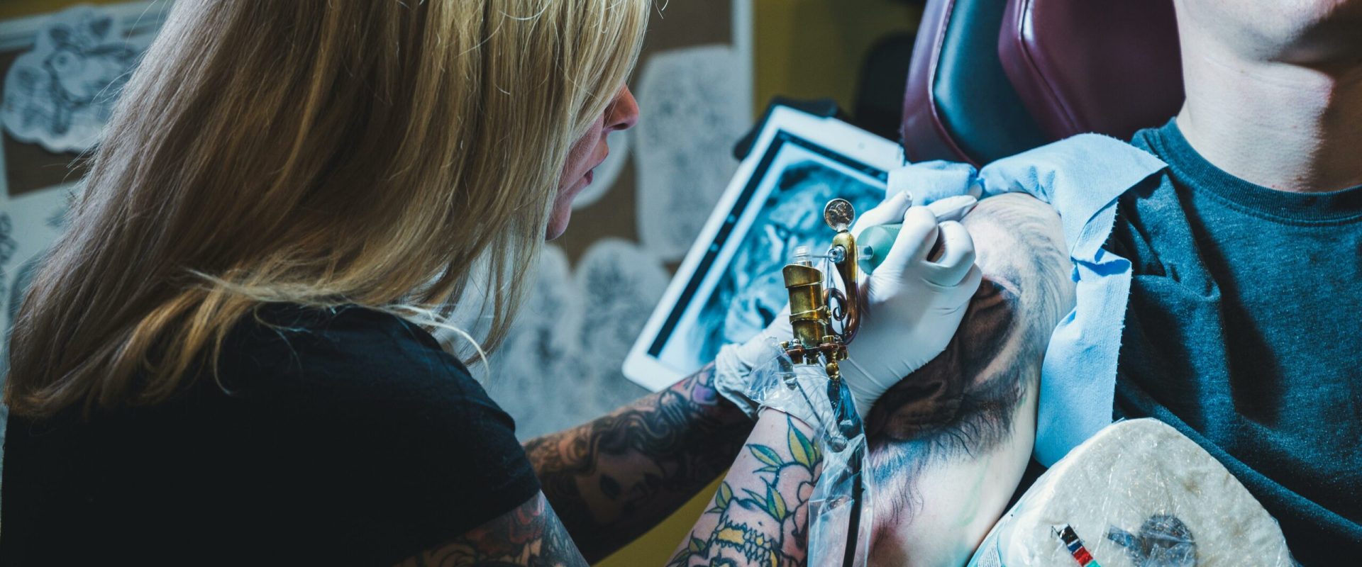 Zeci de artiști tatuatori din România și Europa, la Timișoara