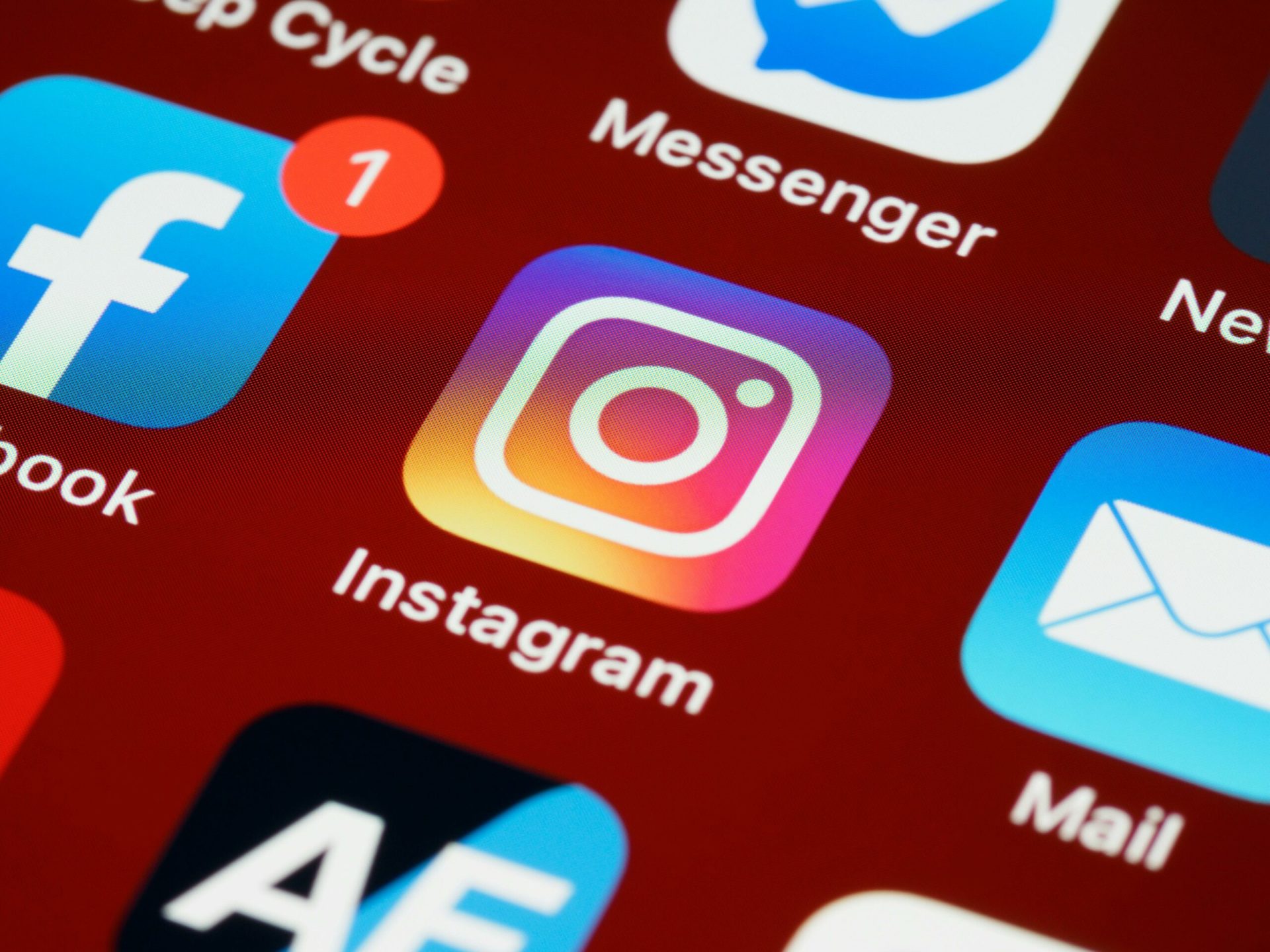 Bani degeaba? Majoritatea copiilor din AUSTRALIA, pe social media