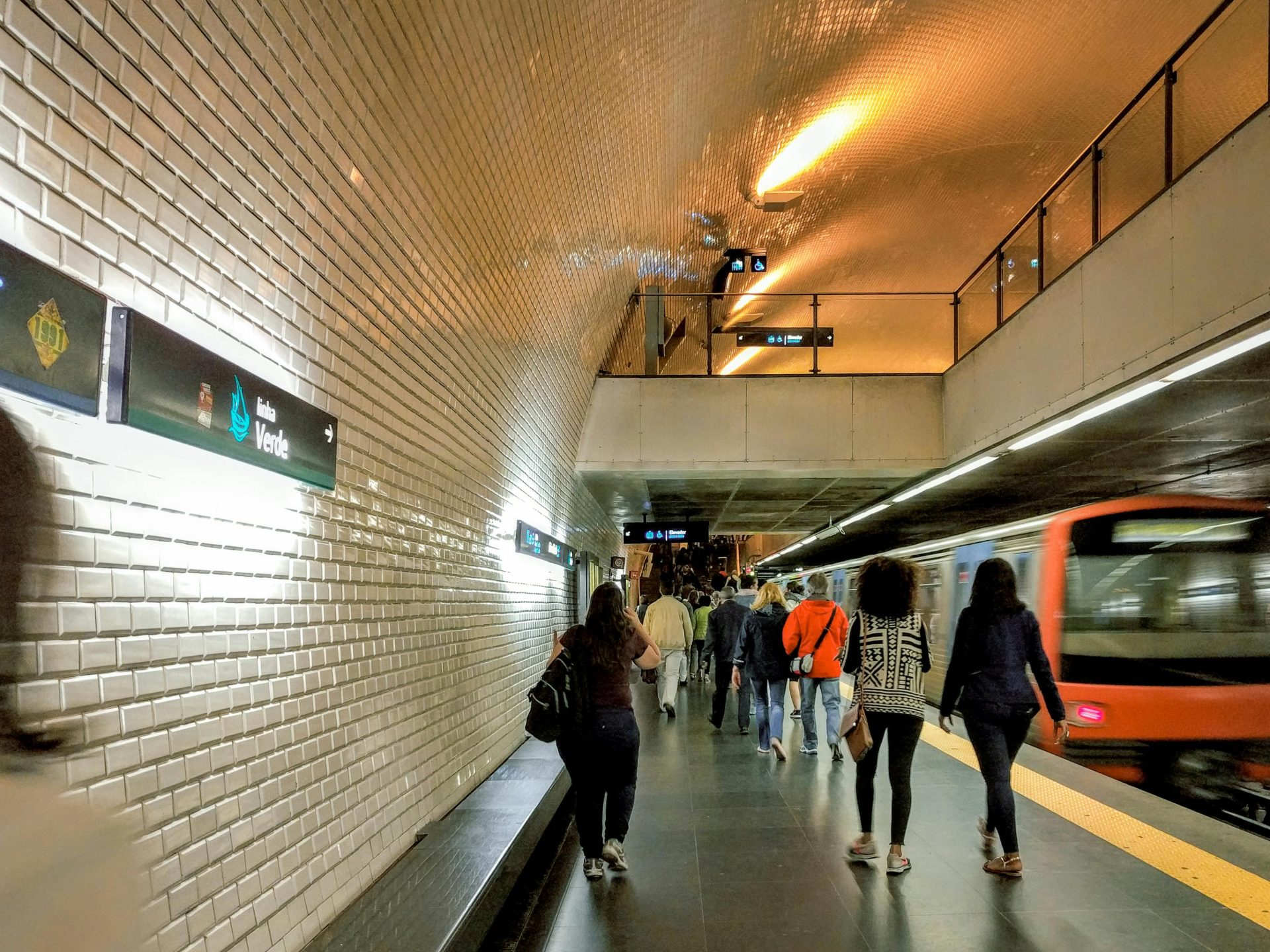 Comisia Europeană, undă verde pentru metroul din Lisabona: Condiții stricte
