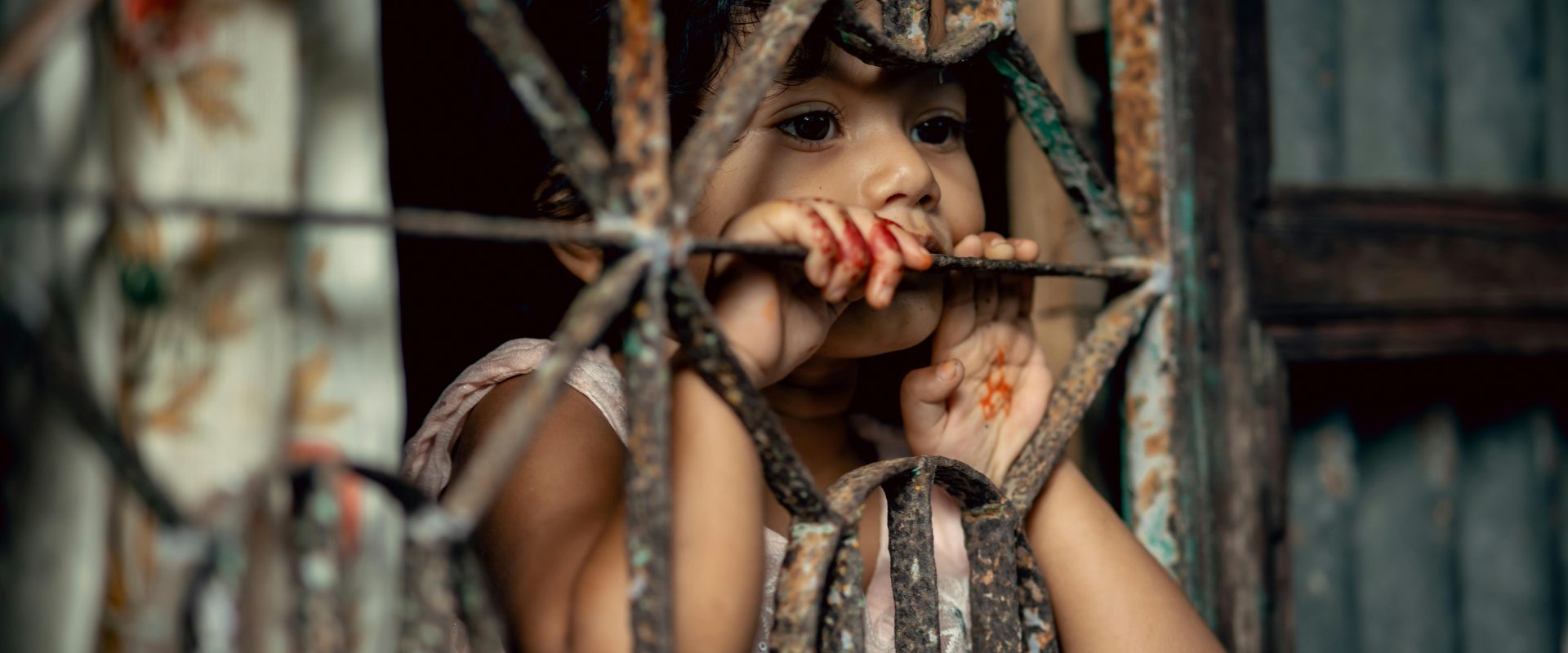 Europol: 12 minori, potențiale victime într-o rețea de exploatare sexuală