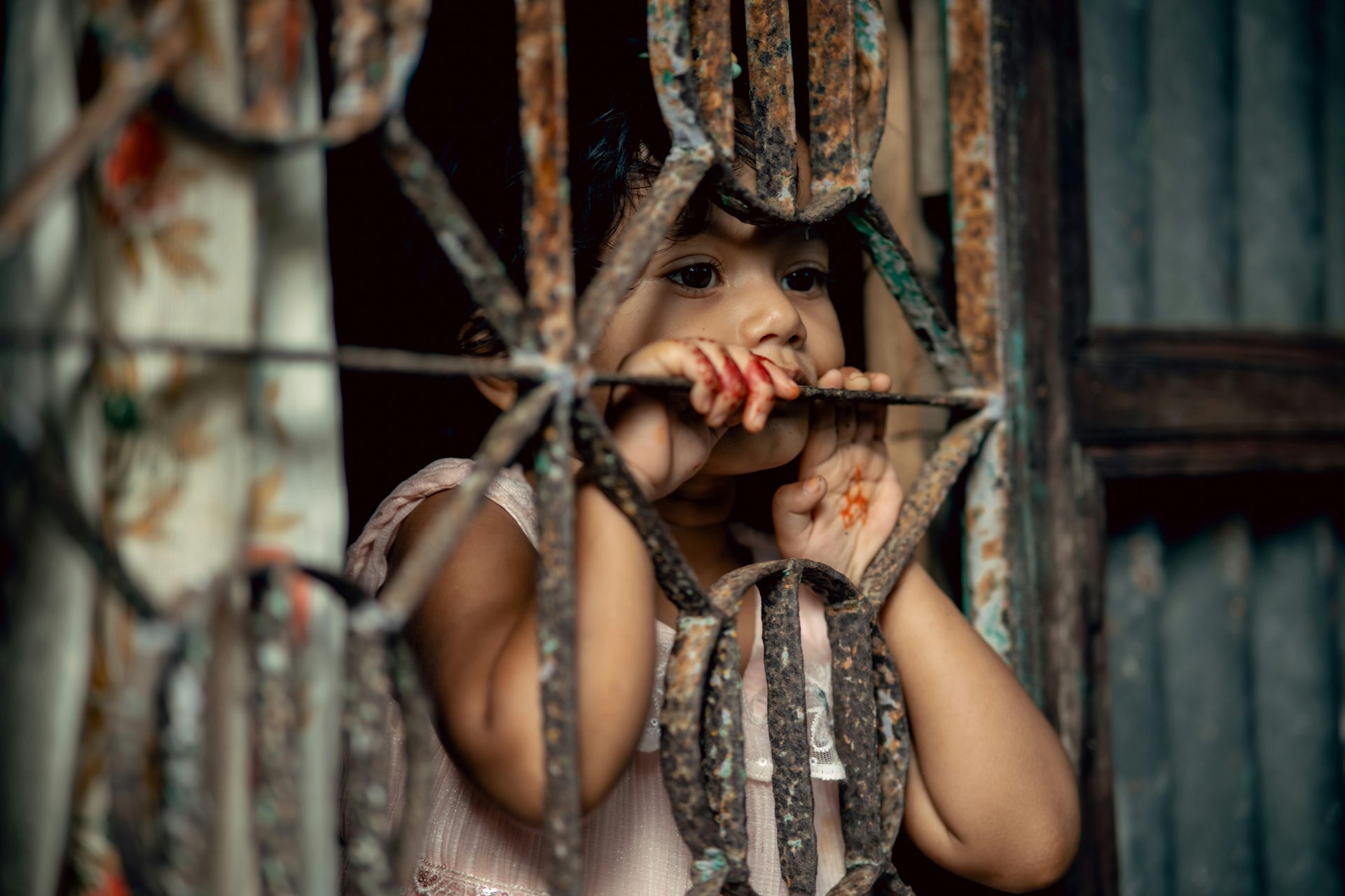 Europol: 12 minori, potențiale victime într-o rețea de exploatare sexuală