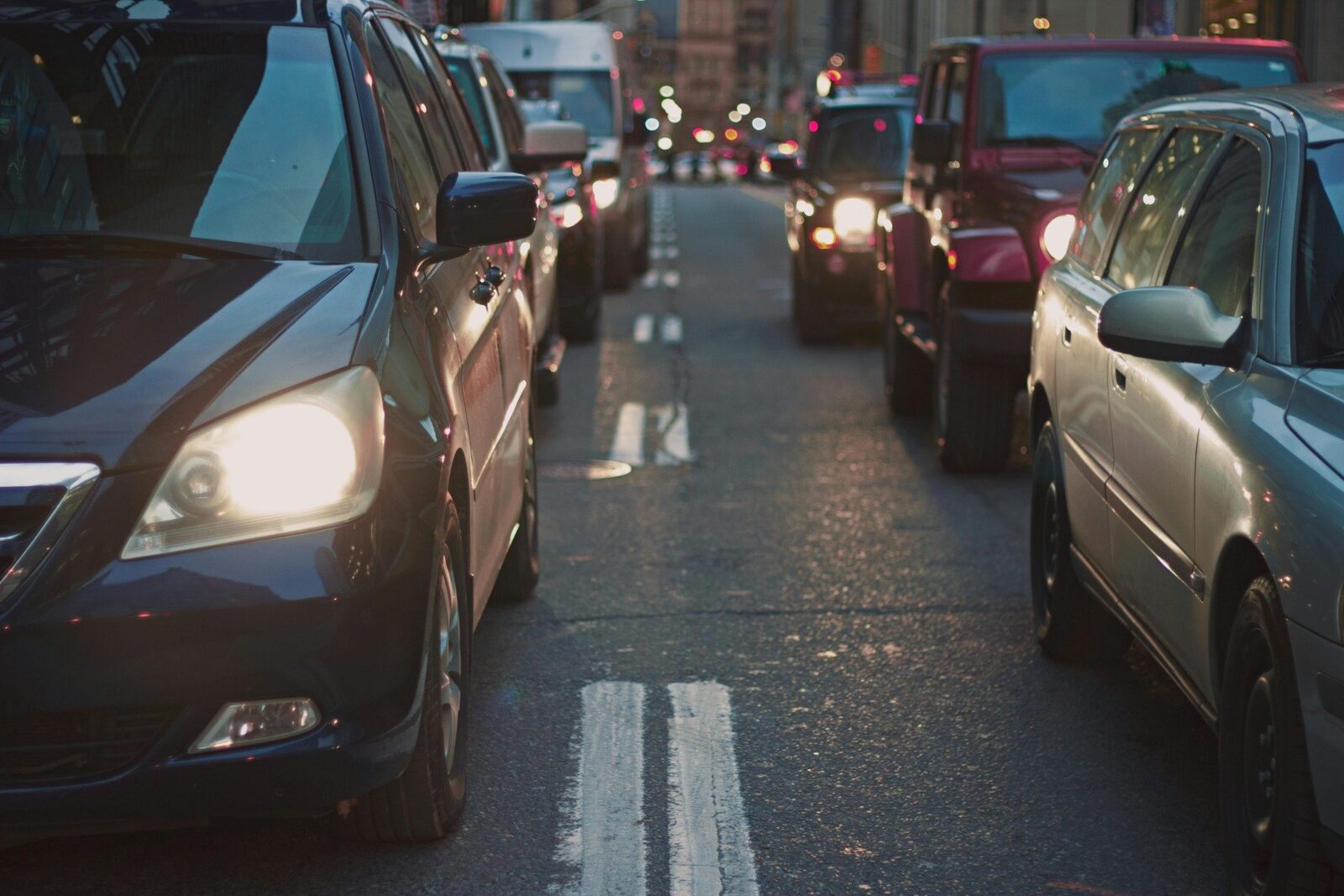 Aglomerație pe autostrăzi și pe Valea Prahovei, la final de minivacanță