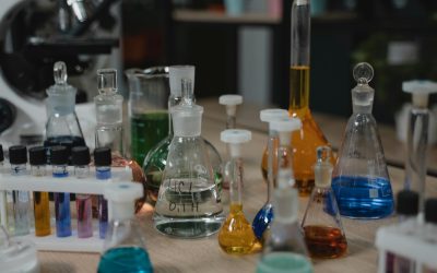 Parlamentul european simplifică legile chimice, dar apără consumatorii