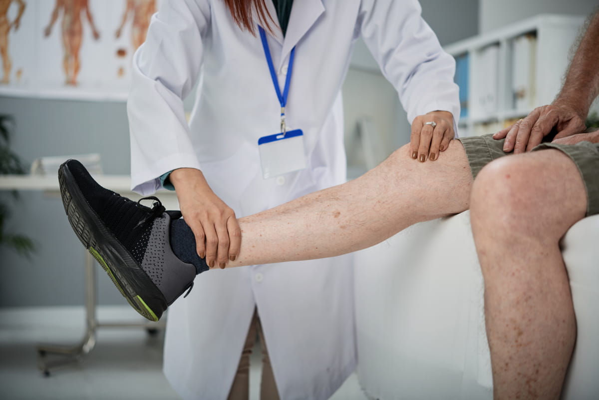 Picioare umflate și dureri? Când devin un coșmar real pentru români