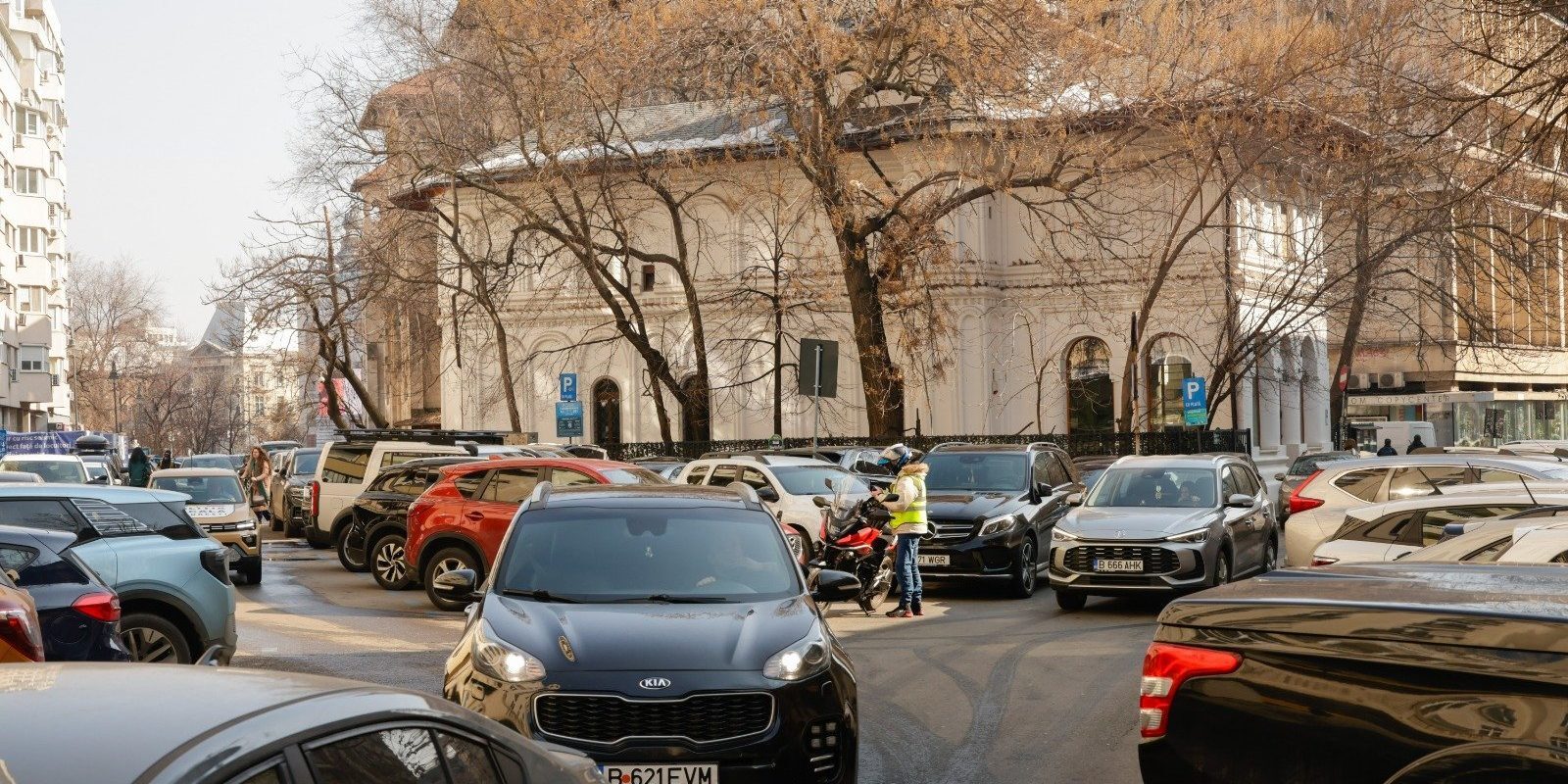 Studenții de la arhitectură, puși la treabă pentru pietonalizarea străzilor din București