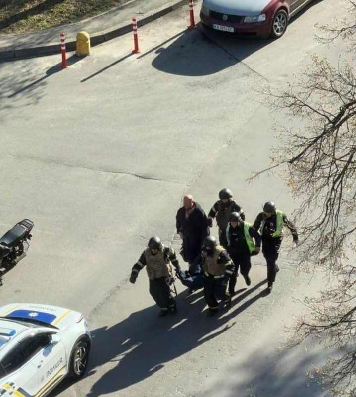 Kiev, anchetă după ce doi polițiști au fugit de civili în timpul focurilor de armă