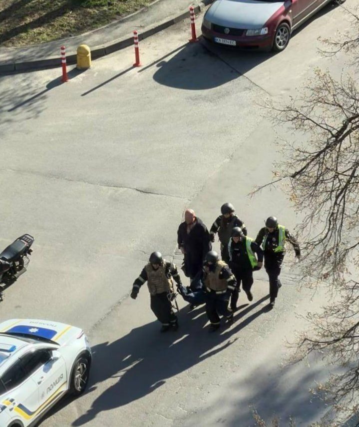 Kiev, anchetă după ce doi polițiști au fugit de civili în timpul focurilor de armă