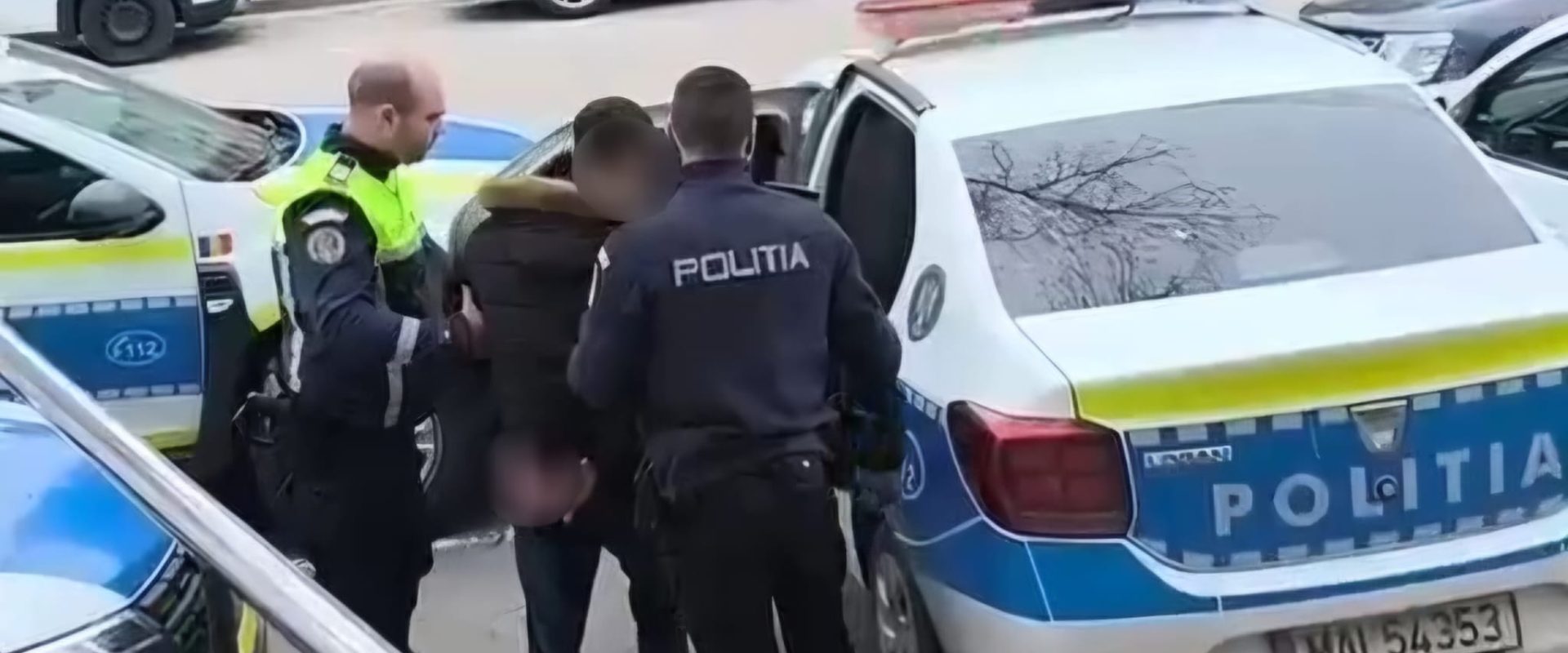 Tânăr, arest după ce a lovit un polițist, la București, pentru muzică
