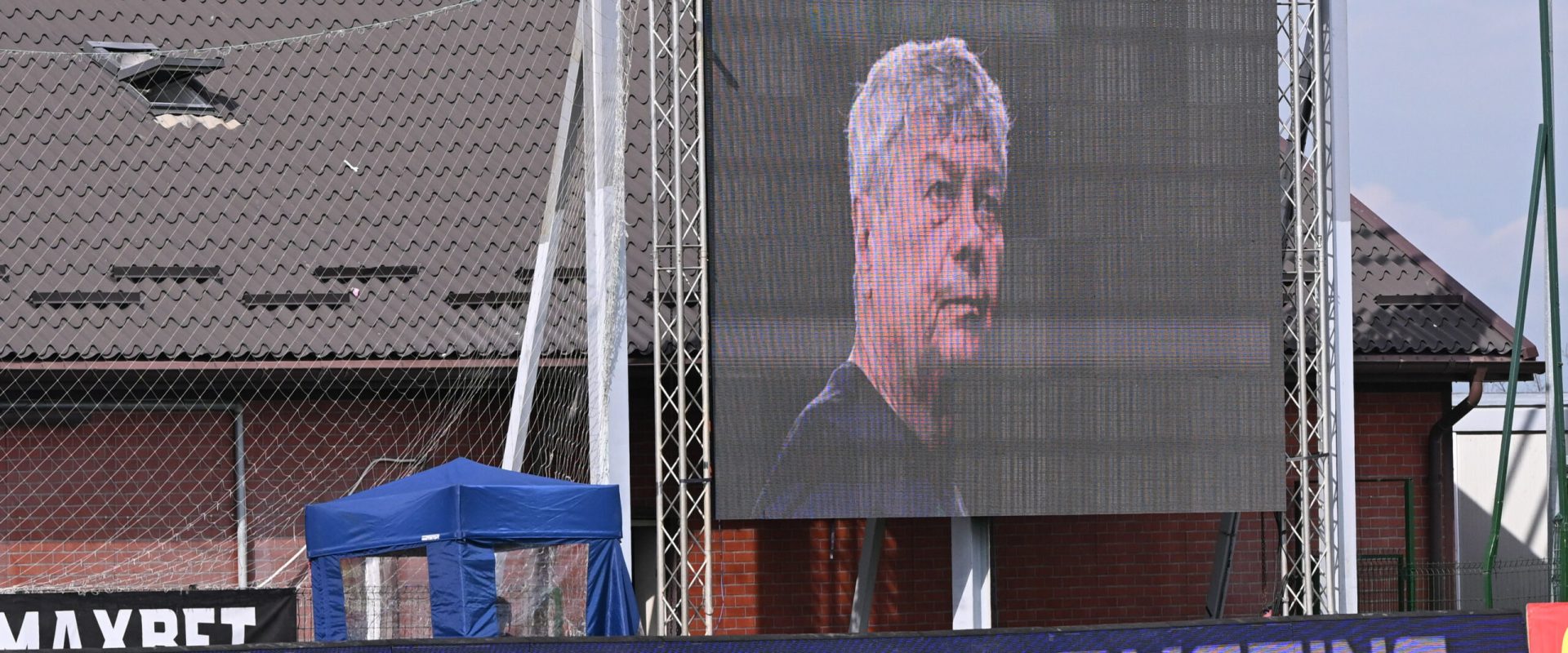 Primarul, gest radical după eșecul echipei lui Lucescu, în ziua despărțirii de antrenor