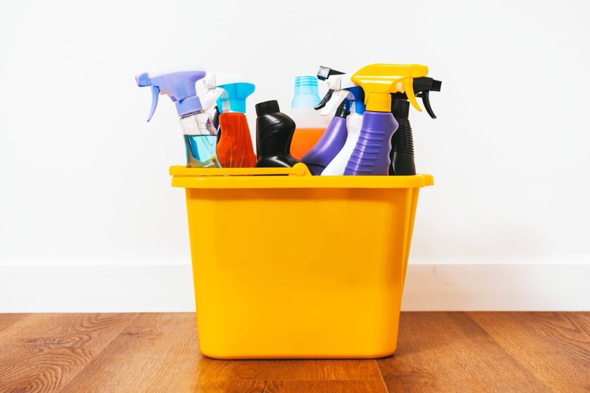 Produsele banale de curățenie, pericol ascuns în casele noastre. La ce te uiți