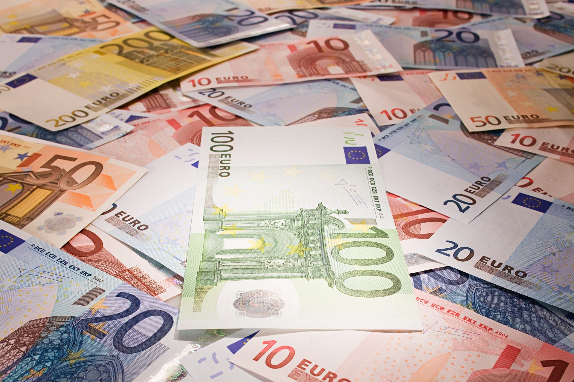Fermierii și antreprenorii, șanse uriașe la fonduri UE pentru energie solară: Până la 20 mil eur