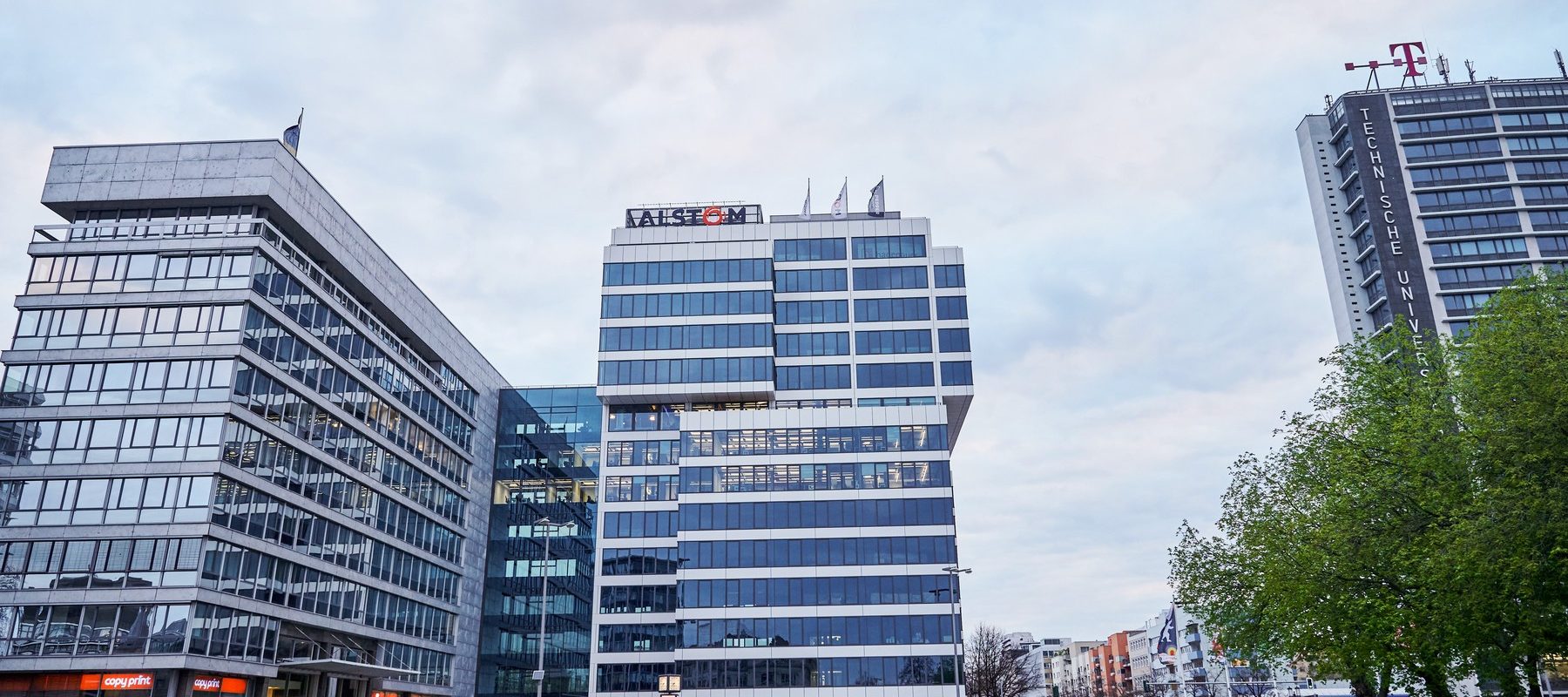 Afacere-ȘOC în România: Acțiunile Gigantului X au căzut LIBER la bursă