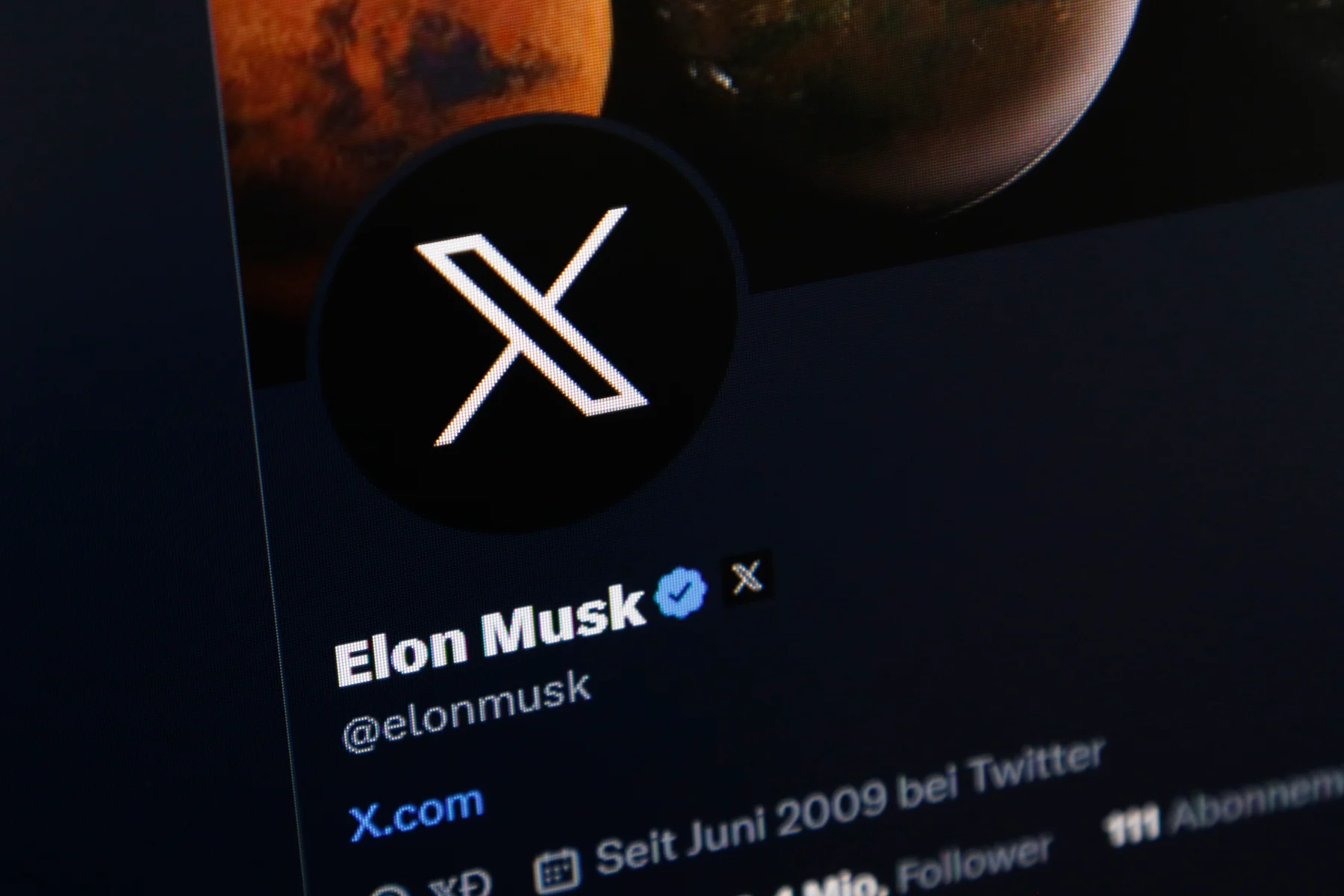 Elon Musk, convocat în Franța: Anchetă privind abuzuri pe X, inclusiv minori