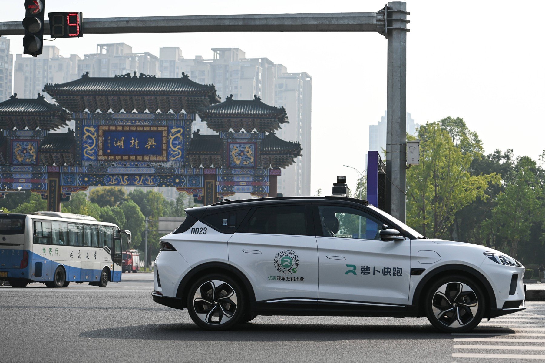 Robotaxiurile, paralizate pe străzile din China: „defecțiune de sistem”