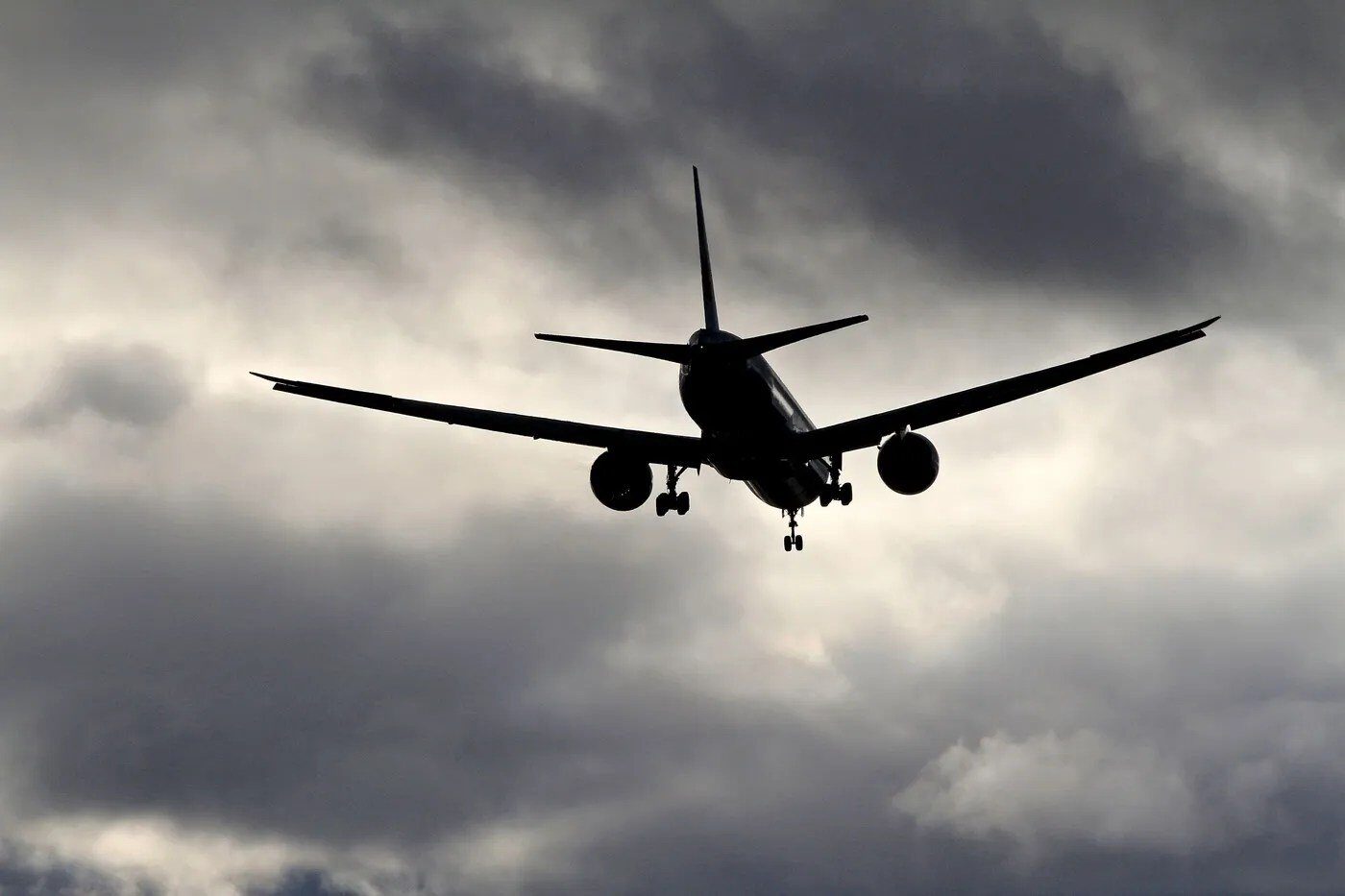 Criza de combustibil afectează zborurile: Restricții în patru aeroporturi din Italia