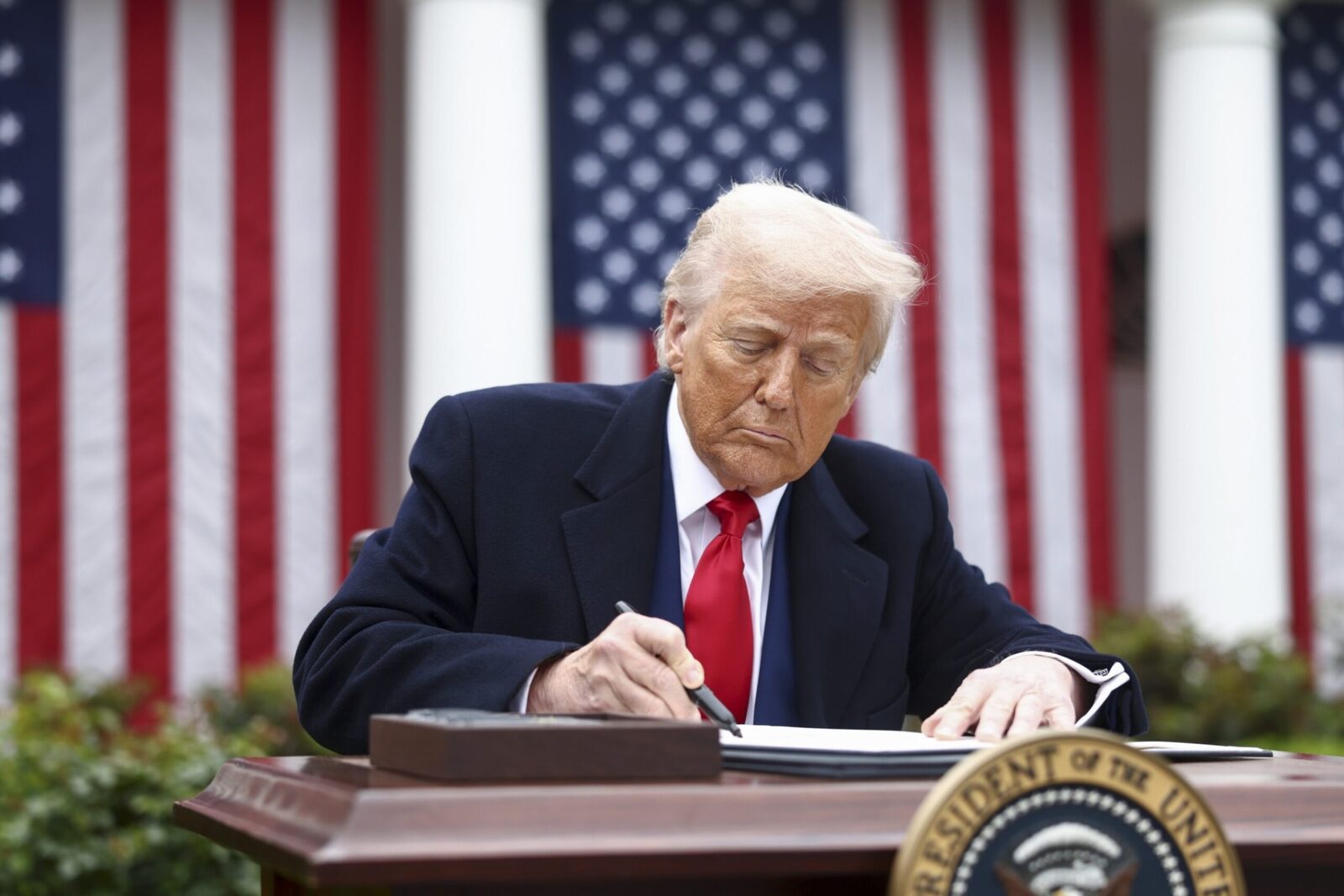 Trump taie cetățenia la naștere: Noi ordine executive restrictive