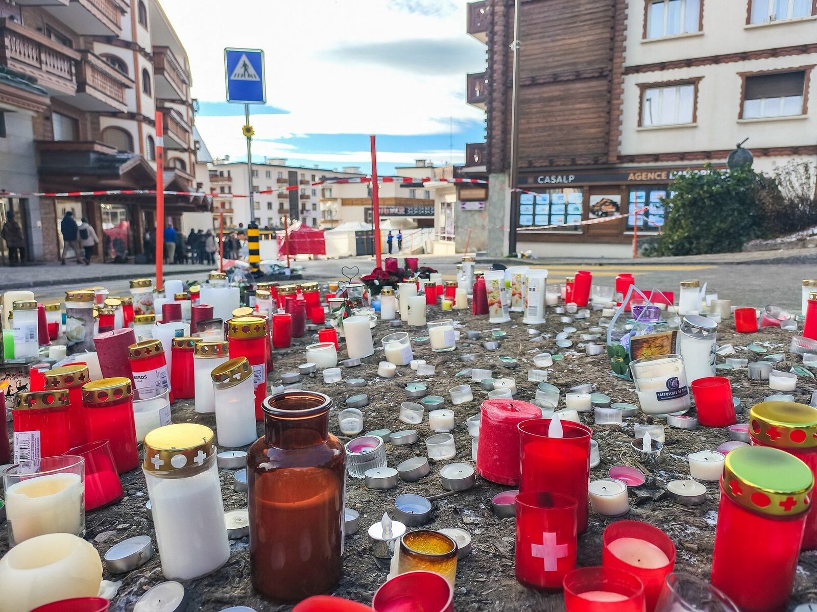 Proprietarii barului din Crans-Montana, acuzați după tragedia din Italia