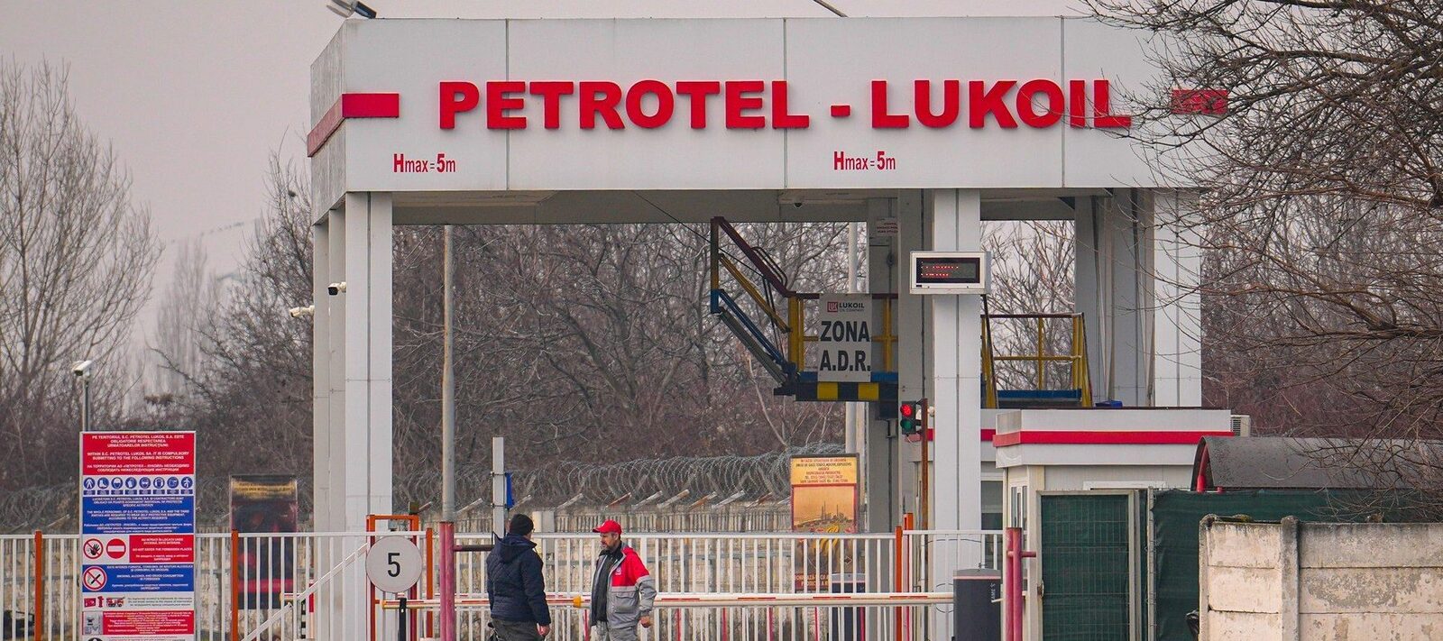 Petrotel Lukoil repornește: „Vom avea carburanți ieftini, ca-n Europa”