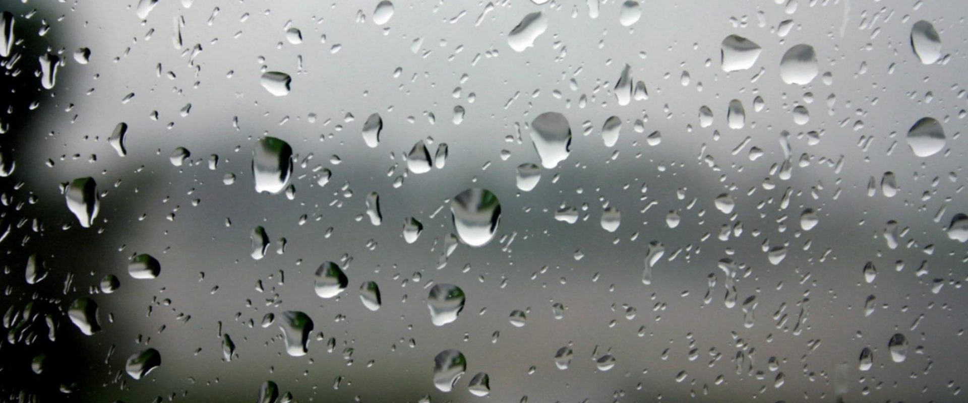 Scădere drastică de temperatură în București: Ploi și vreme capricioasă