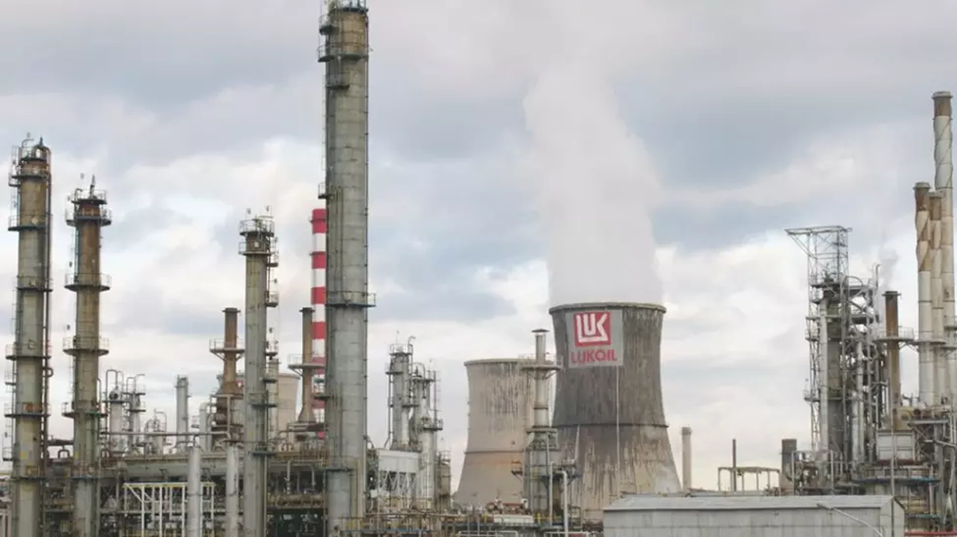 România, la un pas de reluarea rafinăriei Petrotel: Bogdan Ivan, veste bună