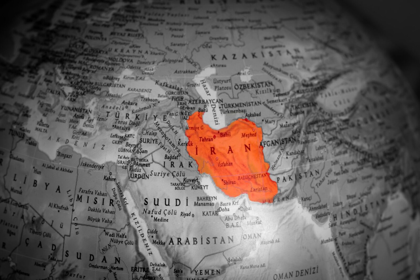 Războiul din Iran: Petrolul nu e singura victimă – alimente și medicamente, în pericol