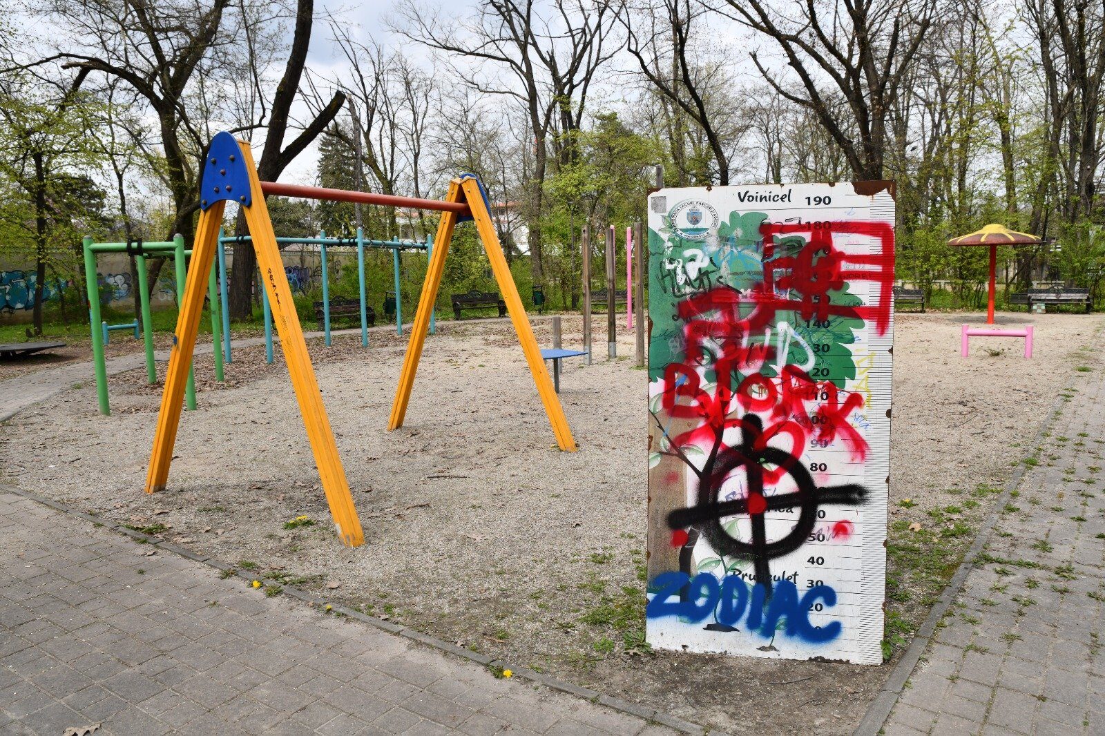Ciucu, atac la Herăstrău: „Cacofonie” de mobilier și cașcarabete ilegale