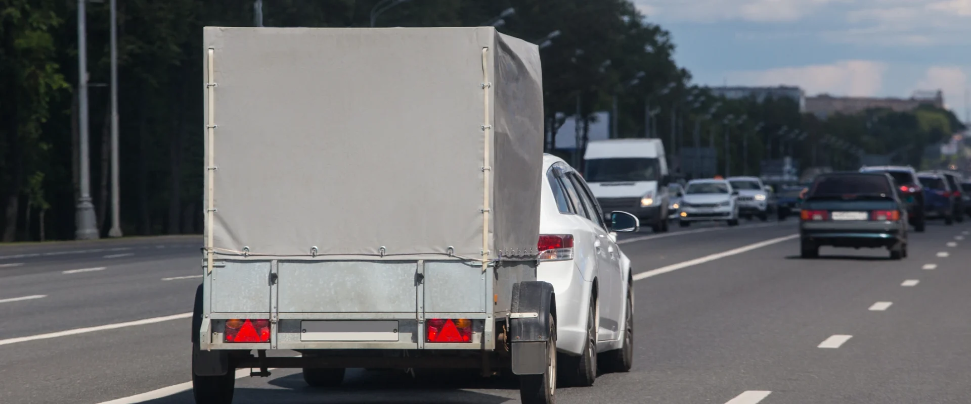 Rovinieta pentru remorci și rulote: Cine plătește taxa de drum în România