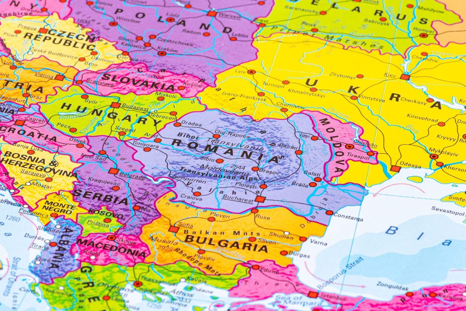 România, în cădere liberă, Bulgaria dă tonul: Ce face retailul în Europa