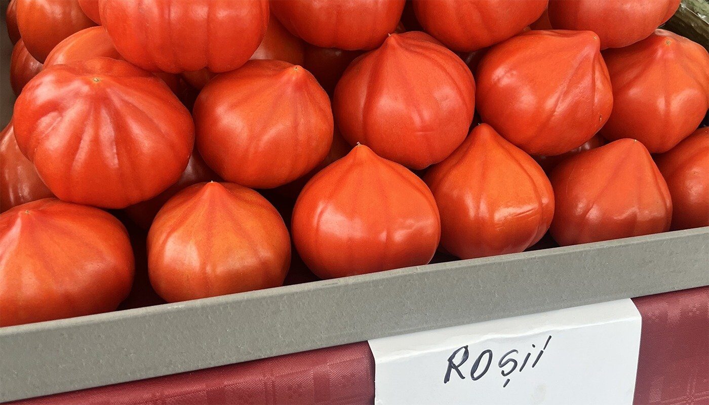 Roșiile, mai scumpe ca carnea, în Piața Obor, cu patru zile înainte de Paște!