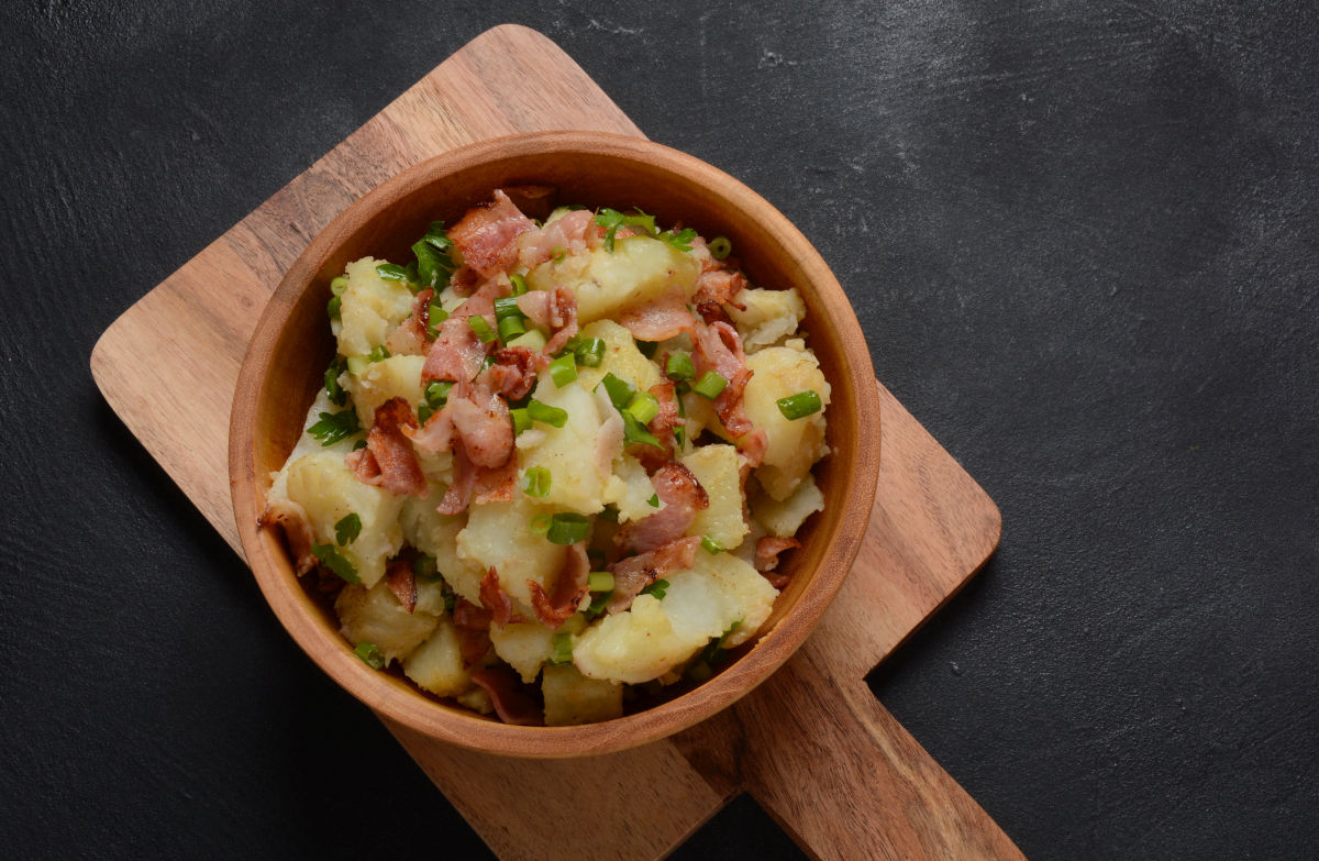 Ouăle de Paște nu se aruncă: Salată bavareză, deliciul cu gust din România