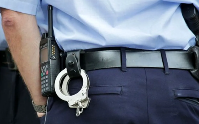 Vrânceanca în stare de șoc: A lovit un polițist cu piatra-n cap, după scandal