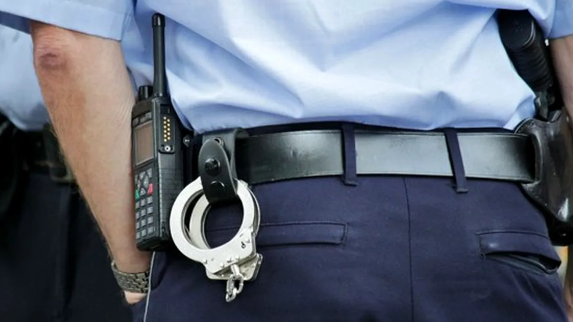 Vrânceanca în stare de șoc: A lovit un polițist cu piatra-n cap, după scandal