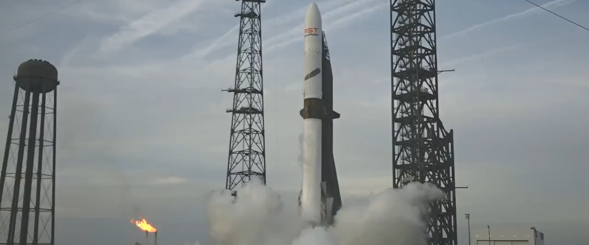 Blue Origin, reușită istorică: Motorul New Glenn, refolosit. SpaceX, pusă la încercare